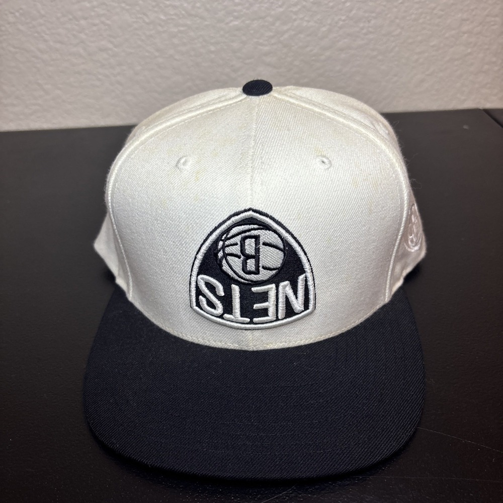NBA Brooklyn Nets Hat Upside Down Logo Mitchell Ness Adjustable‎ (used)